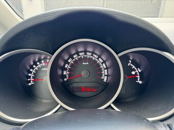 KIA VENGA, PLATINUM, 1,4 BENZÍN, MANUÁL, LEN 107 547KM, SK - 12