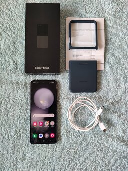 Samsung Galaxy Z Flip 5 256GB,8GB RAM - 12