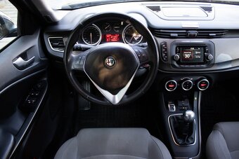 Alfa Romeo Giulietta (2015) - 12