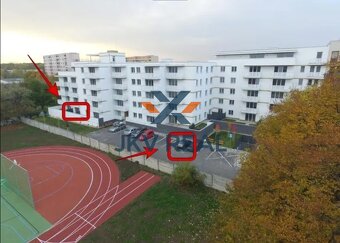 Na predaj: Veľkometrážny 1-izbový byt s terasou a výhľadom n - 12