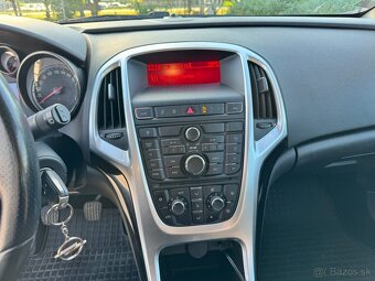 Opel Astra Sports Tourer - 12