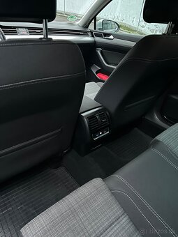 Volkswagen Vw Passat B8.5 Combi 2.0 TDI 110kw R19,CarPlay - 12