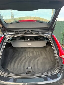 Volvo V60 2.0 D3 5válec 100kw/136PS manuál-6,Summum,Xenon - 12