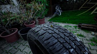 Bridgestone 265/65 R17 - 12