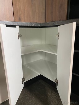 Moderná kuchynská linka bez spotrebičmi - 12