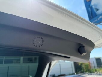 Tesla Model Y EXCLUSIVE LONG RANGE-DUAL MOTOR - 12