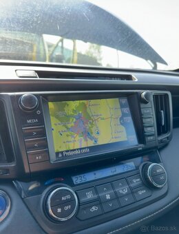 Toyota RAV4 Hybrid - 12