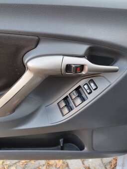 Toyota Verso, Strieborná metalíza pastelová - 12