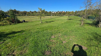Pekný - veľký pozemok so starším domom - Podhájska 2608 m2 - 12