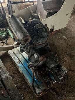 Locust 750 (unc) - 12