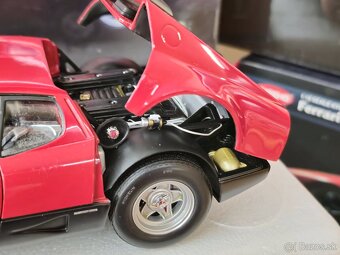 Modely Ferrari 1:18 HotWheels ELITE - 12