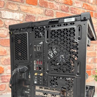 Ryzen 9 9950X3D\32GB\RTX 3090Ti\SSD\1200W Zdroj - 12
