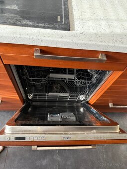 Zachovalá kuchyňa so spotrebičmi - 12