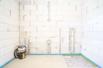 NOVOSTAVBA S VEĽKORYSÝM POZEMKOM PRI KOŠICIACH, 950 m², VAJK - 12