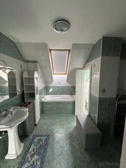 Dvojgeneračný poschodový rodinný dom - 12