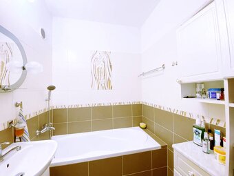 3 izbový byt na 3 poschodí s loggiou po rekonštrukcii, Konop - 12