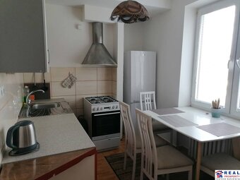 ŠTÚROVA: VOĽNÝ 2-izb. ZARIADENÝ byt, balkón, 48 m2, 1.posch. - 12