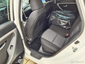 Hyundai i30 1.6 CRDi DOHC 16V Family - 12
