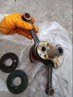 Originální nové díly z vojenského depozitu motor válce písty - 12