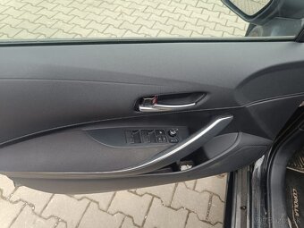 Toyota Corolla 2.0 Hybrid - 12