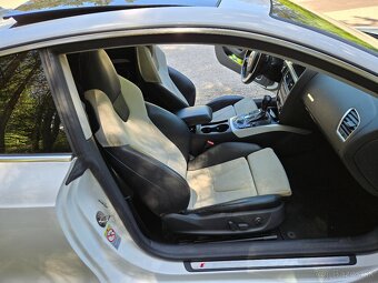 Audi S5 black&white - 12