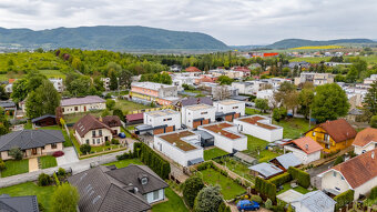 Dvojpodlažný rodinný dom v štádiu holodom - 12