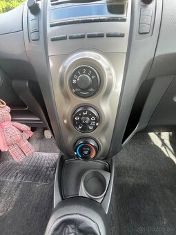 Toyota Yaris 1,0 benzín - 12