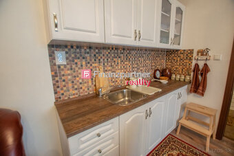 Ponúkame na predaj 5 izb. rodinný dom s garážou na pozemku 9 - 12