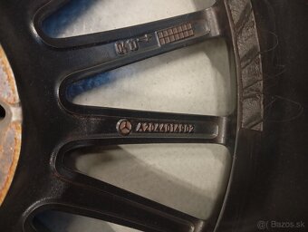 Mercedes AMG R19 - 12