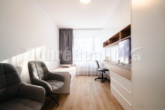 PREDAJ: Nadštandardný 4 izbový byt s balkónom v exkluzívnej  - 12