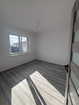 4 izbový  dom v prevedení štandard+oplotenie+ brána+ zámková - 12