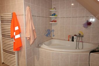 ZNÍŽENÁ cena-viacgeneračný  rodinný dom v Borinke - 12