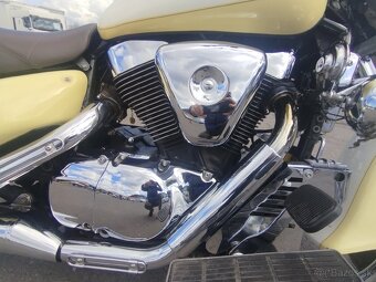 Suzuki VL 1500 Intruder - 12