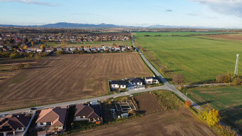 Na predaj stavebný pozemok so základovou doskou v Dolnom Vin - 12