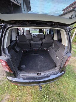 Volkswagen Touran - 12