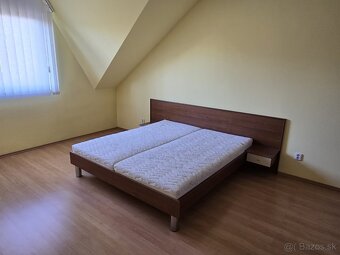 REZERVOVANE - 3 podlažný, 7 izbový RD s bazénom a garážou - 12