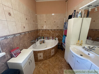 Dva rodinné domy na jednom pozemku v atraktívnej lokalite - 12