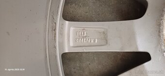 Orginal sada VW disky 6.5Jx17 ET38 zimne pneu Good Year - 12