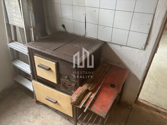 Predaj vidieckej chalupy s kúzlom minulosti v srdci kopaníc - 12