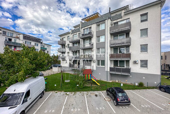 SVETLÝ 2 IZB. BYT S PARKOVANÍM, SLOV. GROB - 12