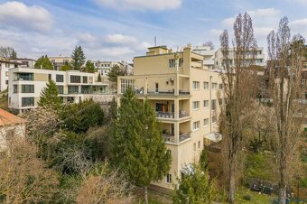 NA PREDAJ veľký 1 izbový byt s impozantnými výhľadmi na hrad - 12