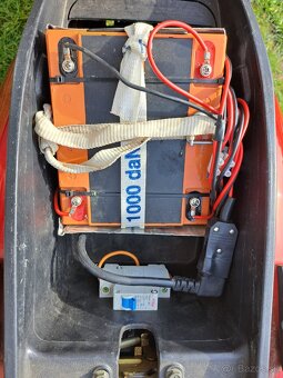 Elektrický skuter z dvoma batériami. - 12