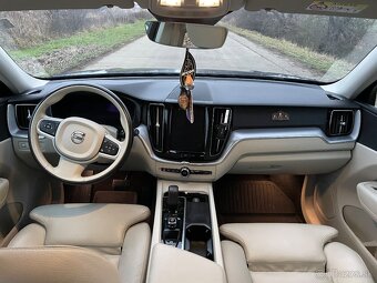 Volvo XC60 2,0 B4D Mommentum AWD - 12
