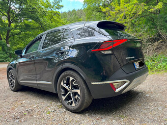 KIA Sportage 1.6 T-GDi mHEV Gold 4WD A/T - 12
