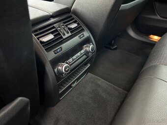 BMW 525 Xdrive rv:2011 naj.220tis.km - 12