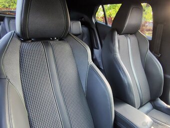 Peugeot 2008 GT 130 ,8 rychlostní automat,23 TKM - 12