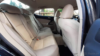 Lexus IS 220D - 12
