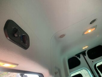 Predám Ford Transit Custom 9 miestny L2H2 - 12