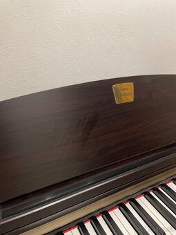 Yamaha Clavinova CLP-115 so stoličkou - 12