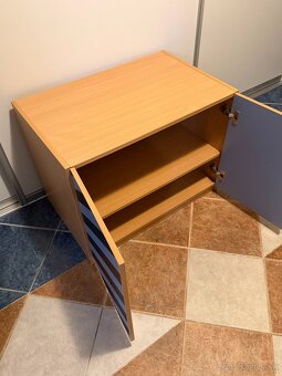 4 skrinky a stôl - 12